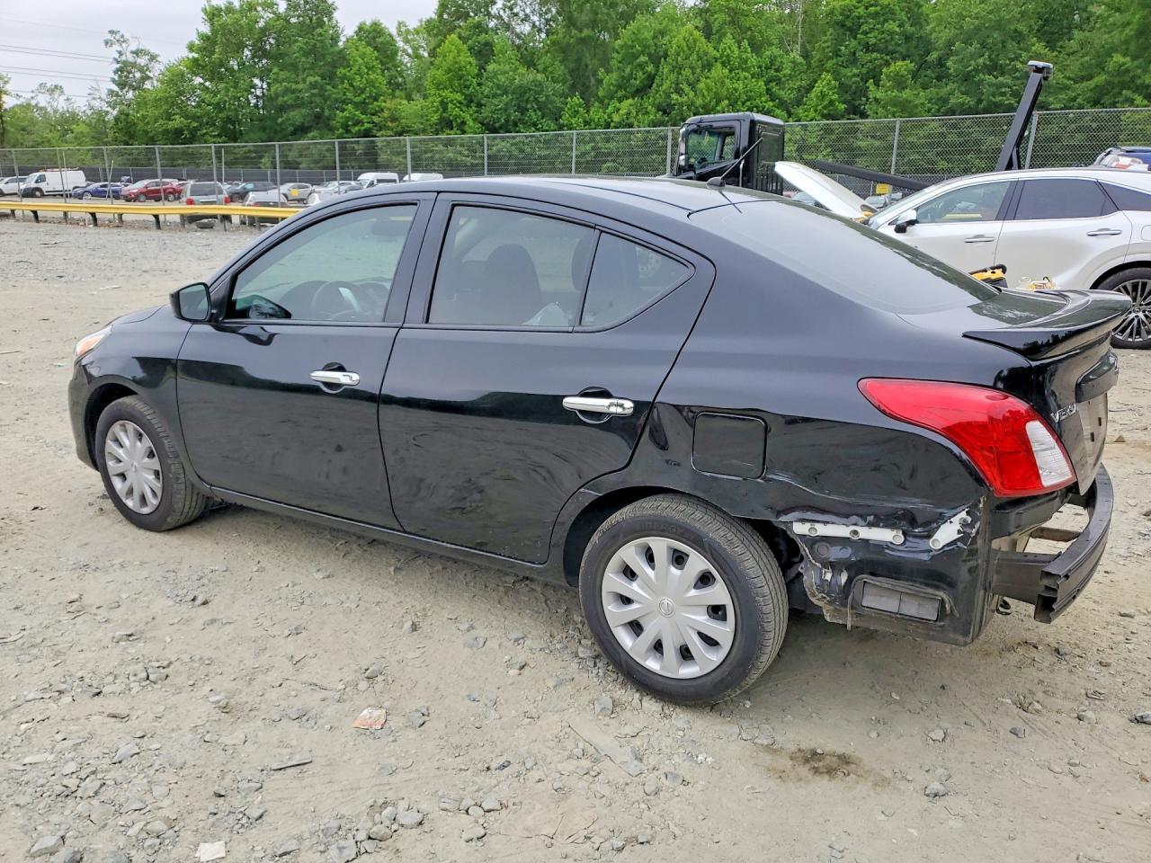2019 Nissan Versa - zdjęcie 2