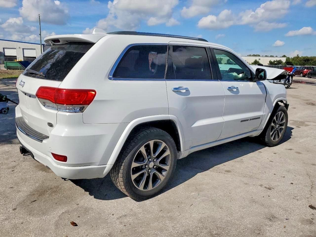 2018 Jeep Grand Cherokee Overland - zdjęcie 3