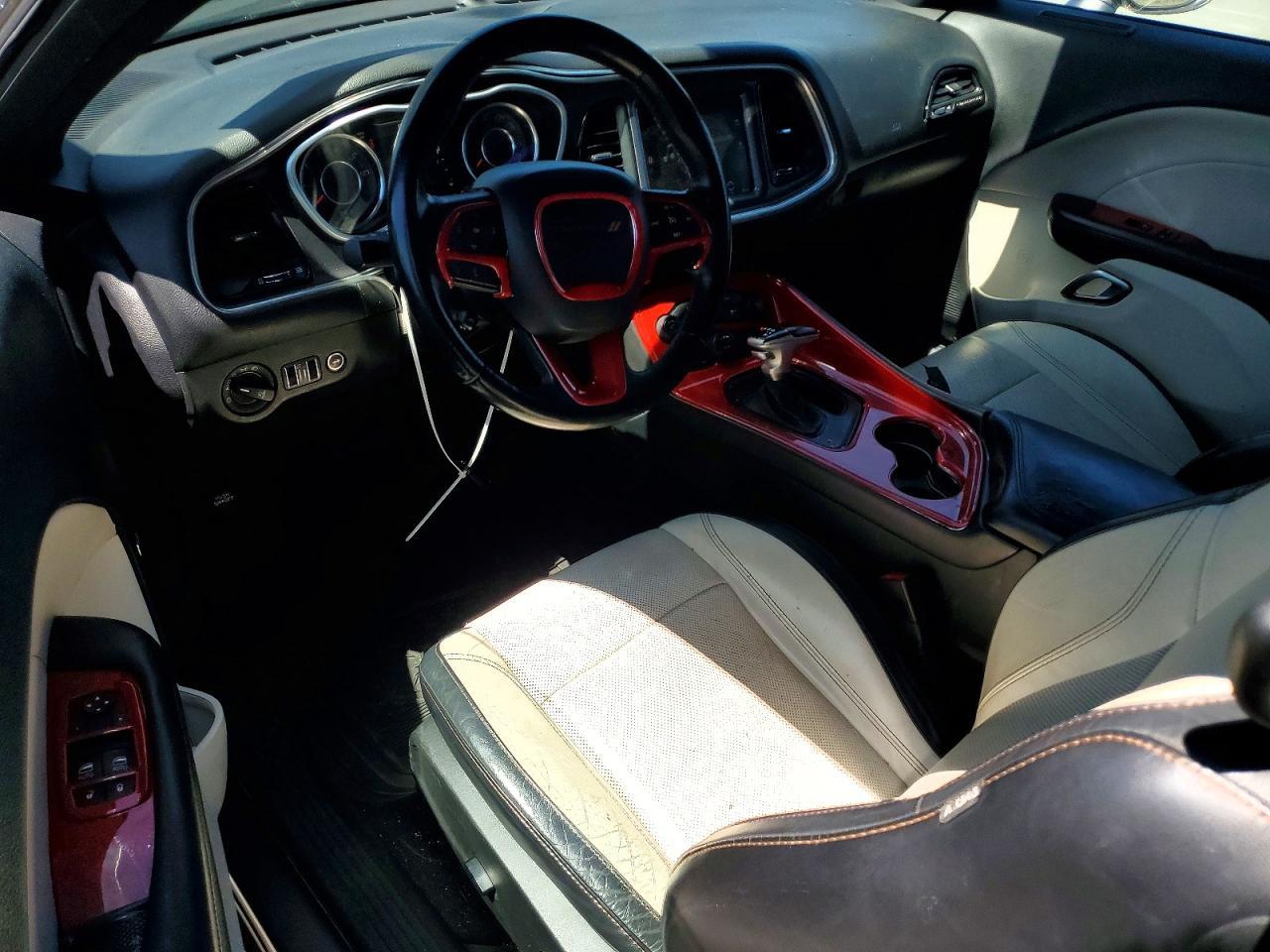 2016 Dodge Challenger - zdjęcie 8