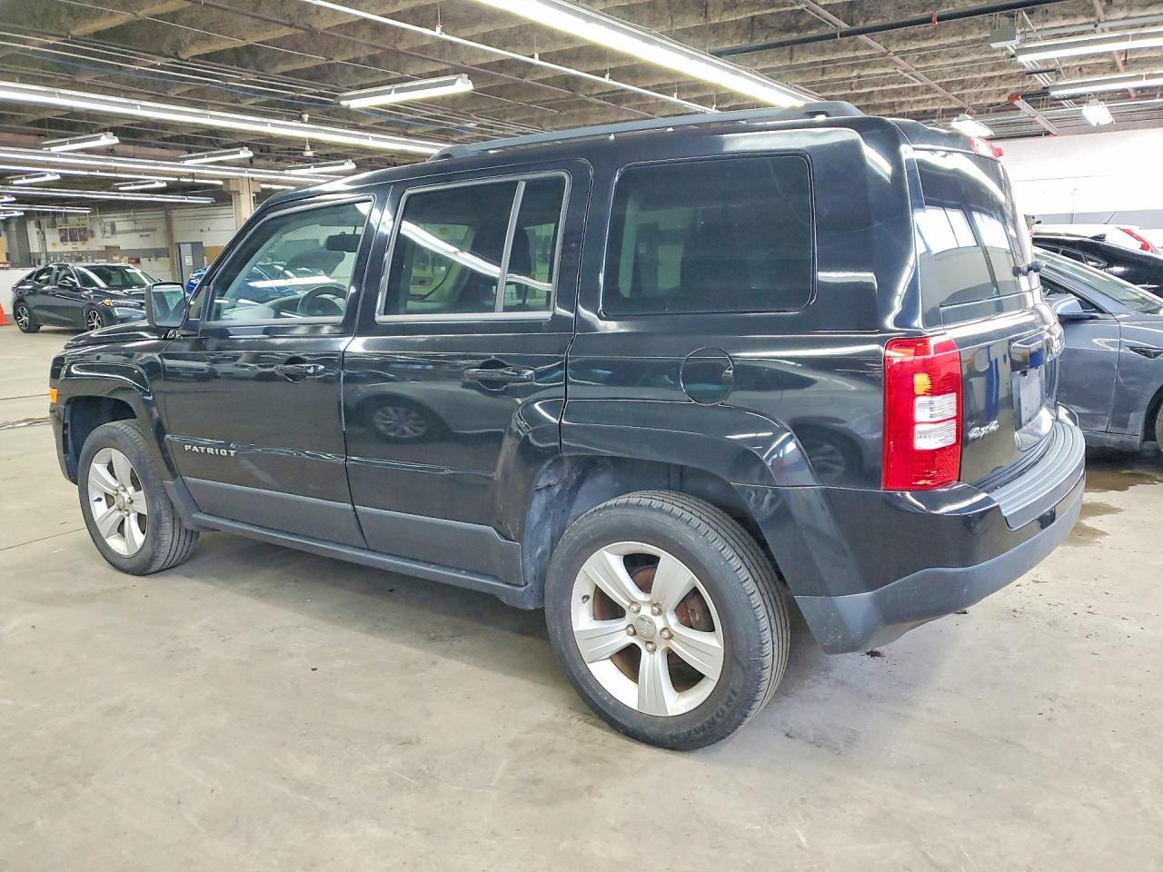 2014 Jeep Patriot Latitude - zdjęcie 2