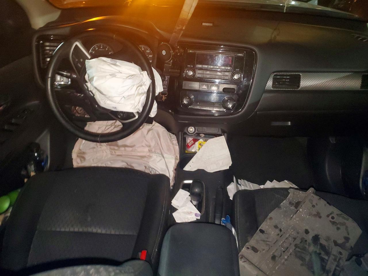 2015 Mitsubishi Outlander Es - zdjęcie 8