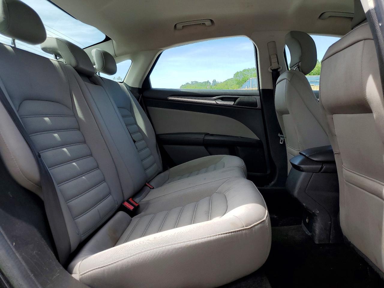 2015 Ford Fusion S - zdjęcie 10