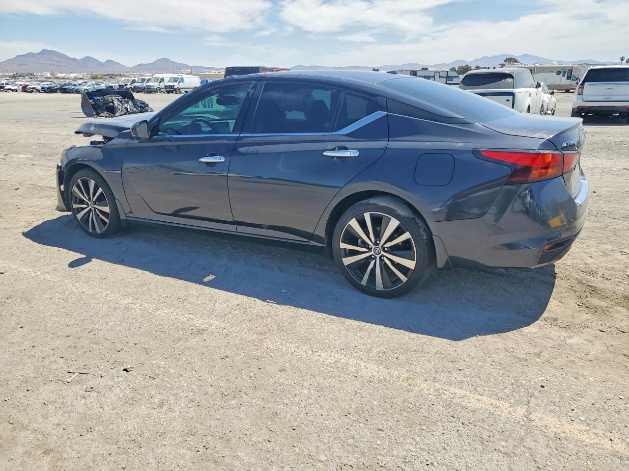 2021 Nissan Altima Platinum - zdjęcie 2