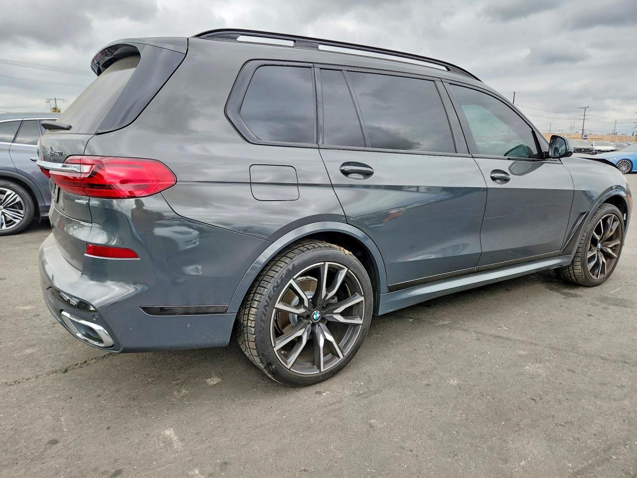 2021 BMW X7 xDrive40I - zdjęcie 3