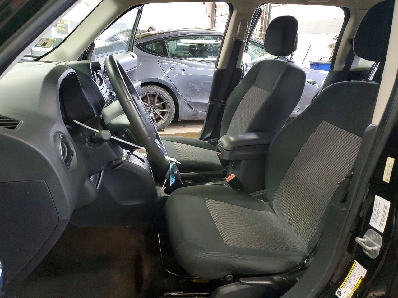 2014 Jeep Patriot Latitude - zdjęcie 7