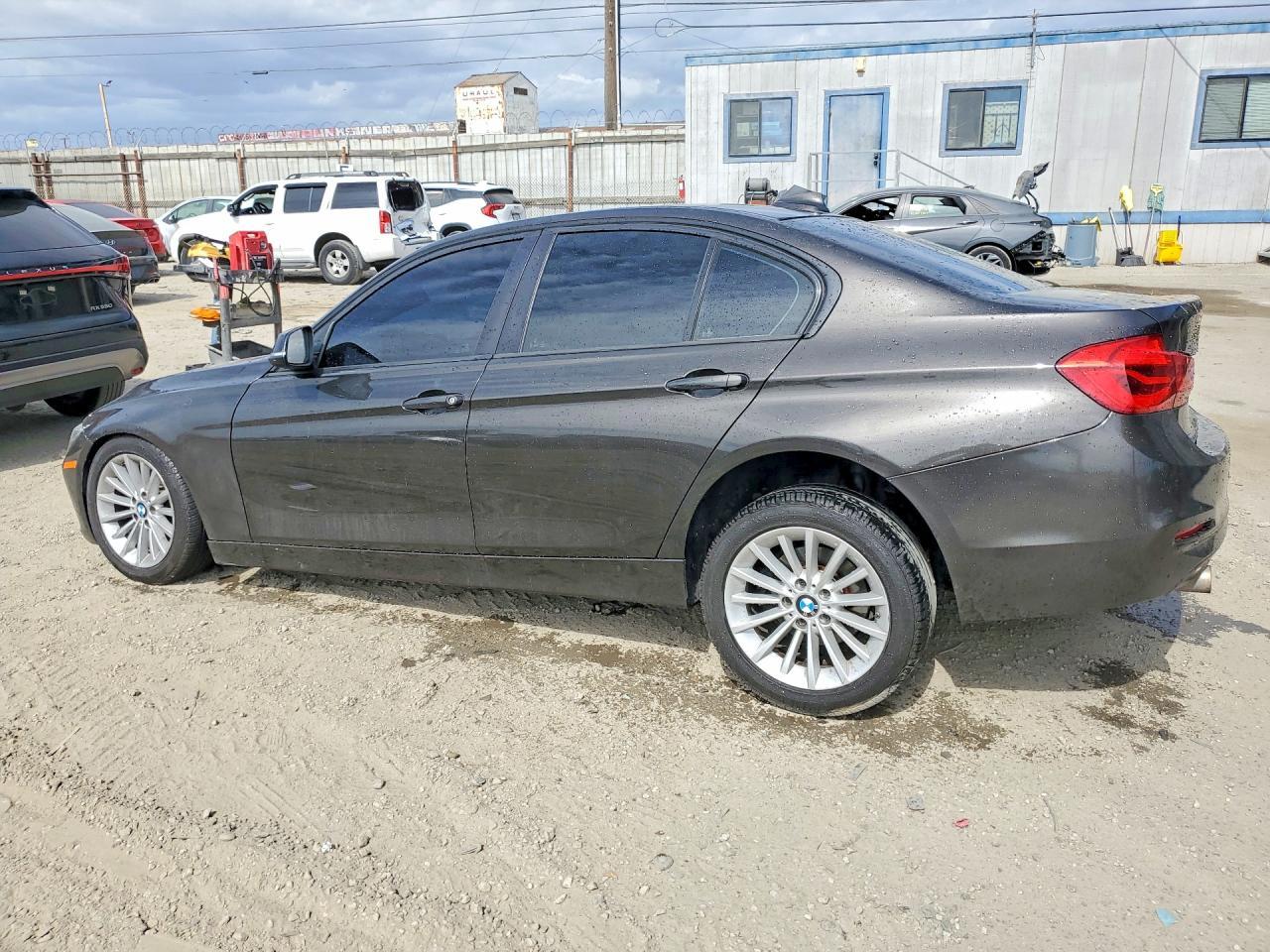 2016 BMW 320 I - zdjęcie 2
