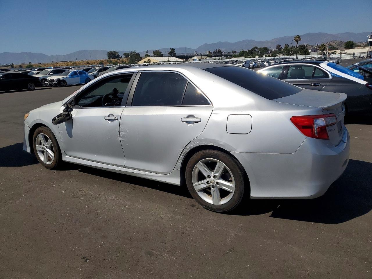 2014 Toyota Camry Se - zdjęcie 2
