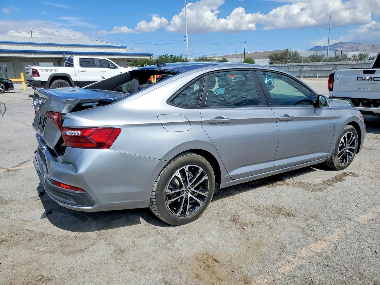 2024 Volkswagen Jetta Sport - zdjęcie 3