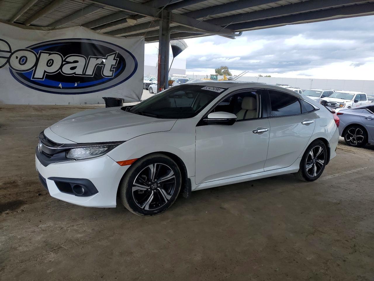 2017 Honda Civic Touring - zdjęcie główne