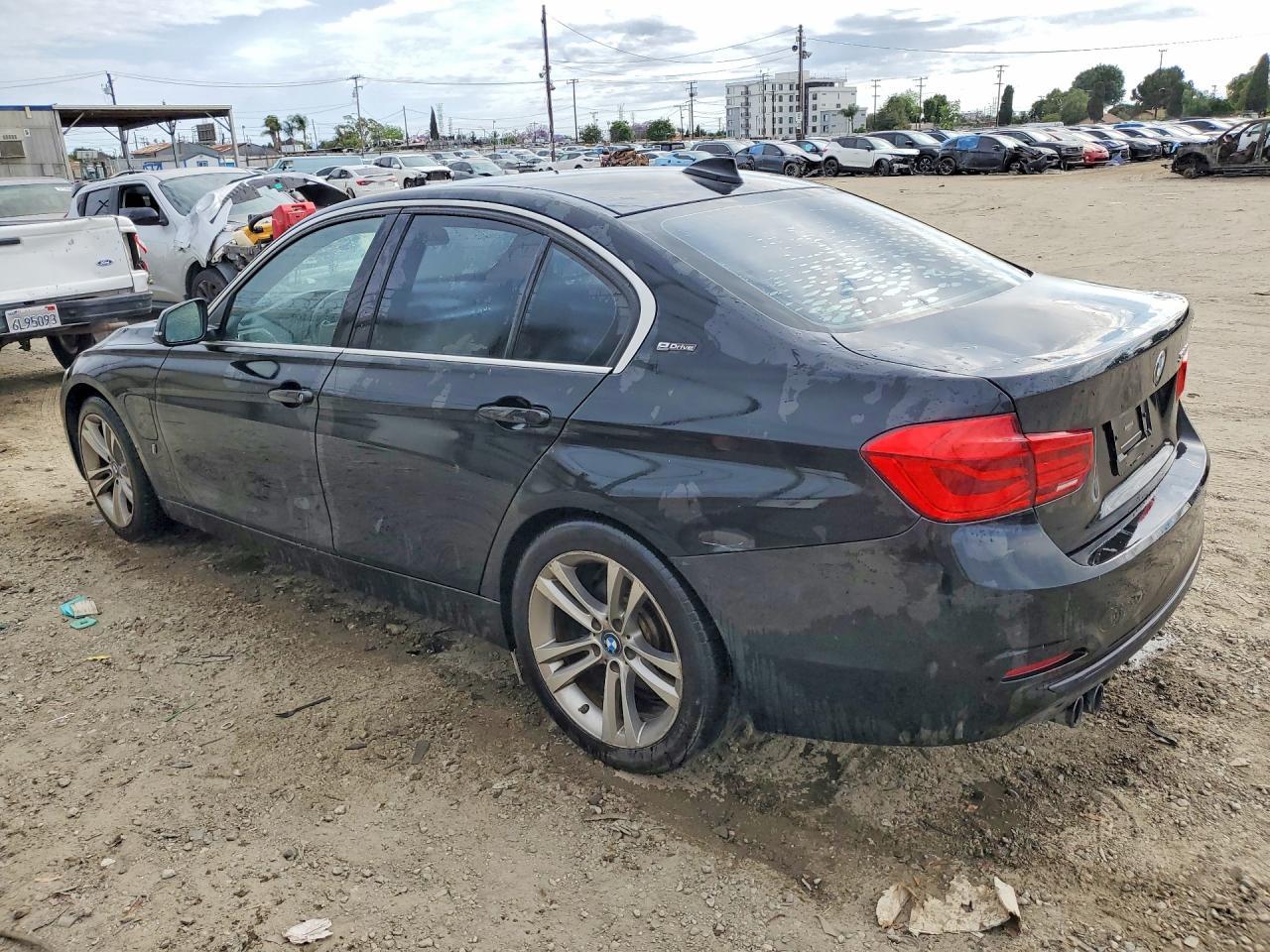 2017 BMW 330E - zdjęcie 2