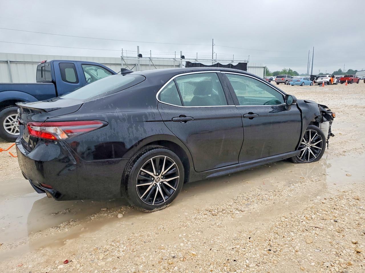 2022 Toyota Camry Se - zdjęcie 3