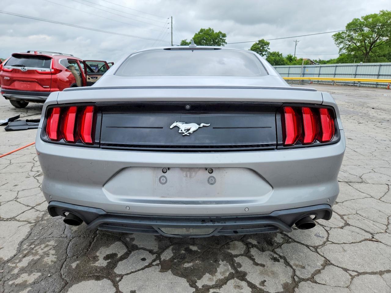 2020 Ford Mustang - zdjęcie 6