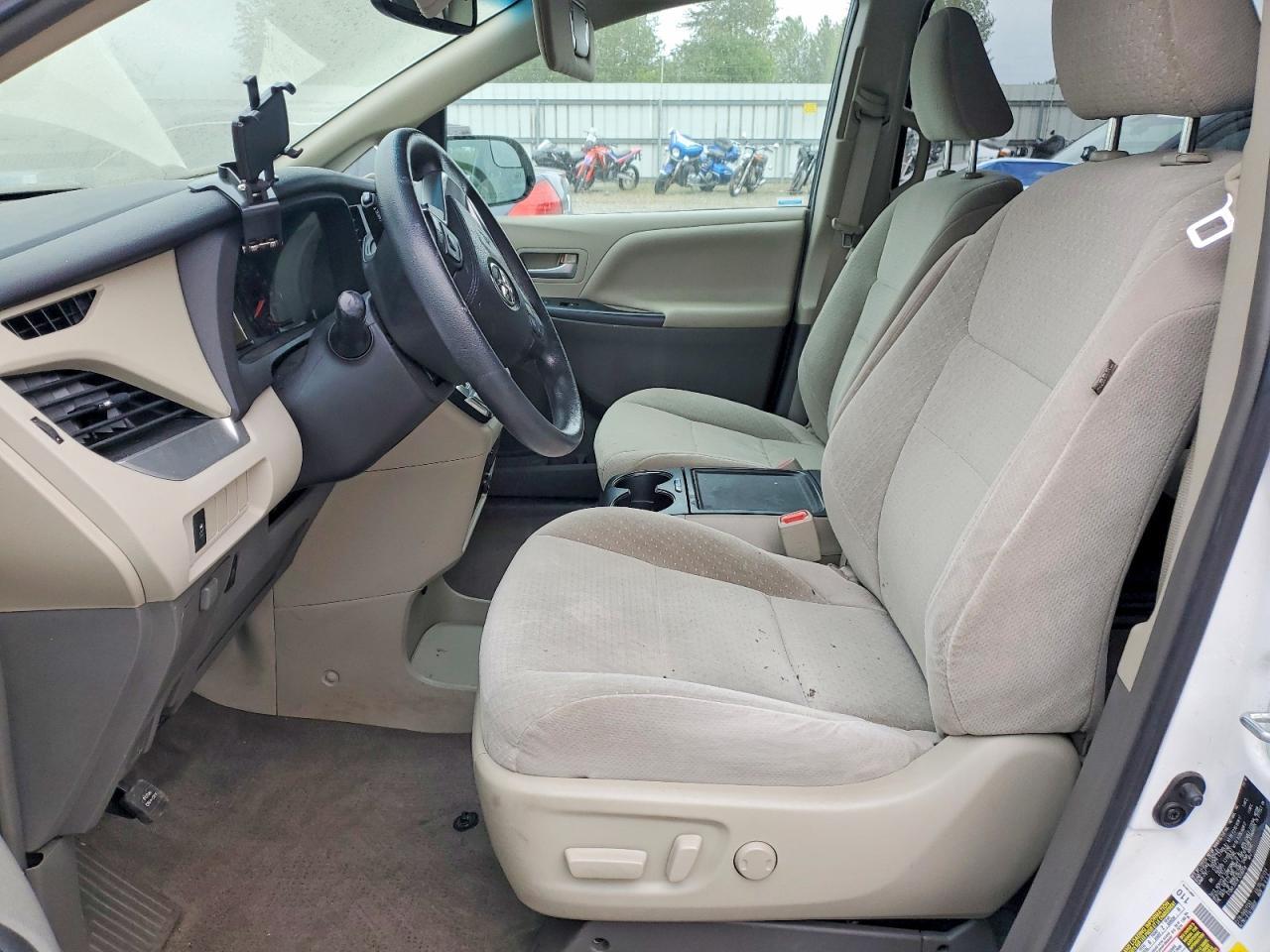 2015 Toyota Sienna - zdjęcie 7