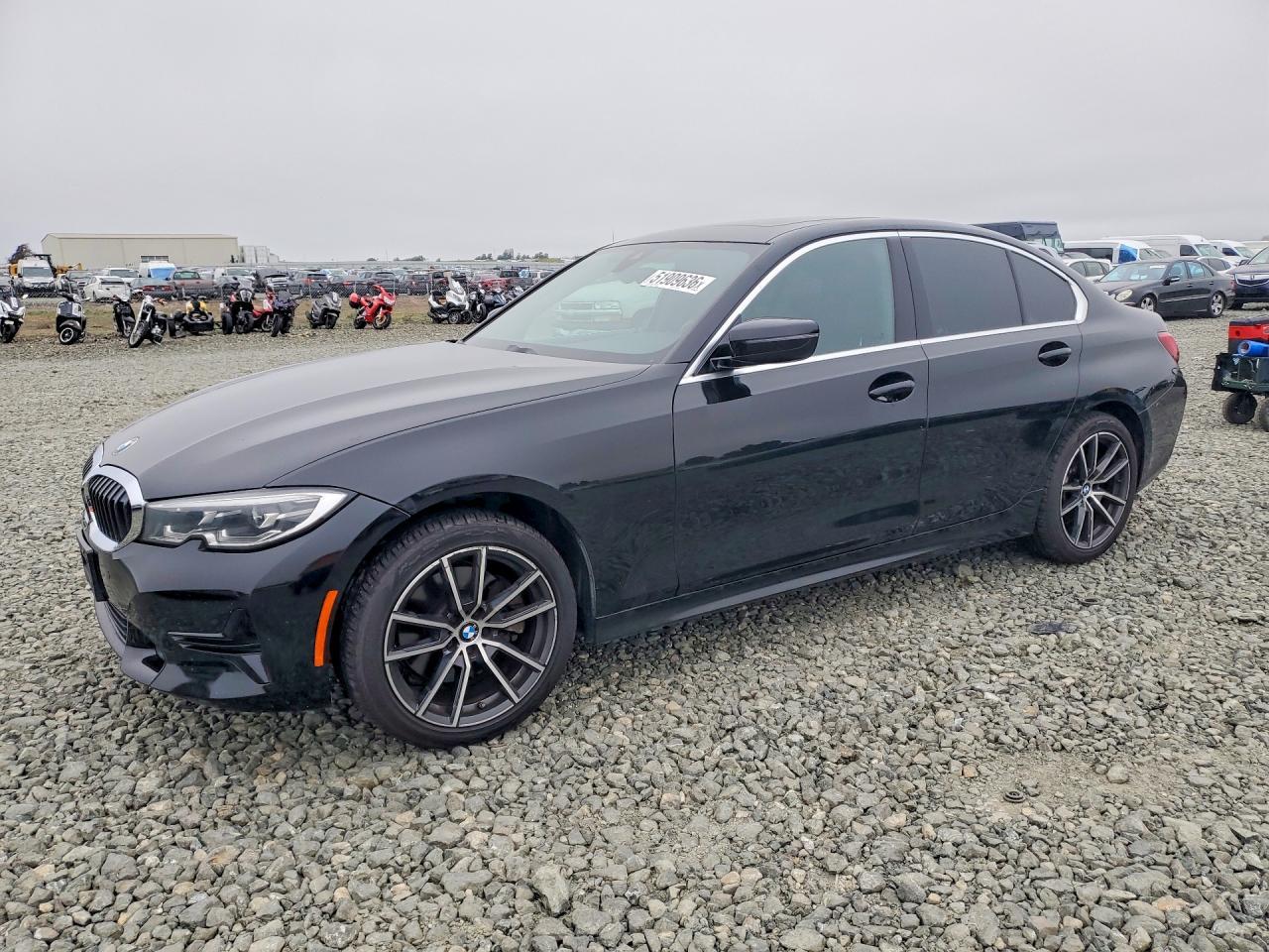 2020 BMW Seria 3 330i - zdjęcie główne