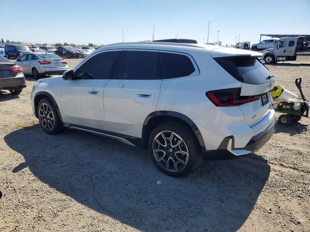 2024 BMW X1 xDrive28I - zdjęcie 2