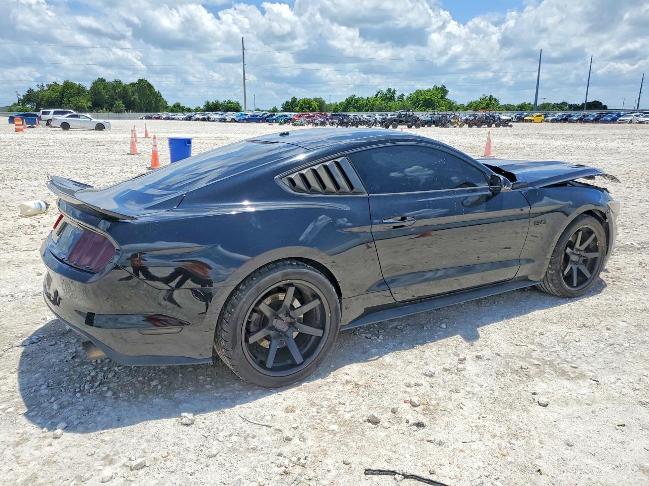 Ford Mustang - zdjęcie 3