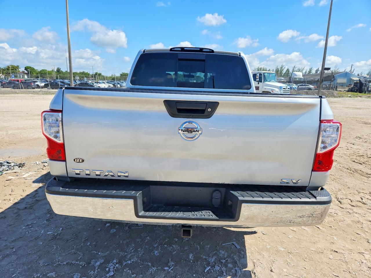 2019 Nissan Titan Sv - zdjęcie 6