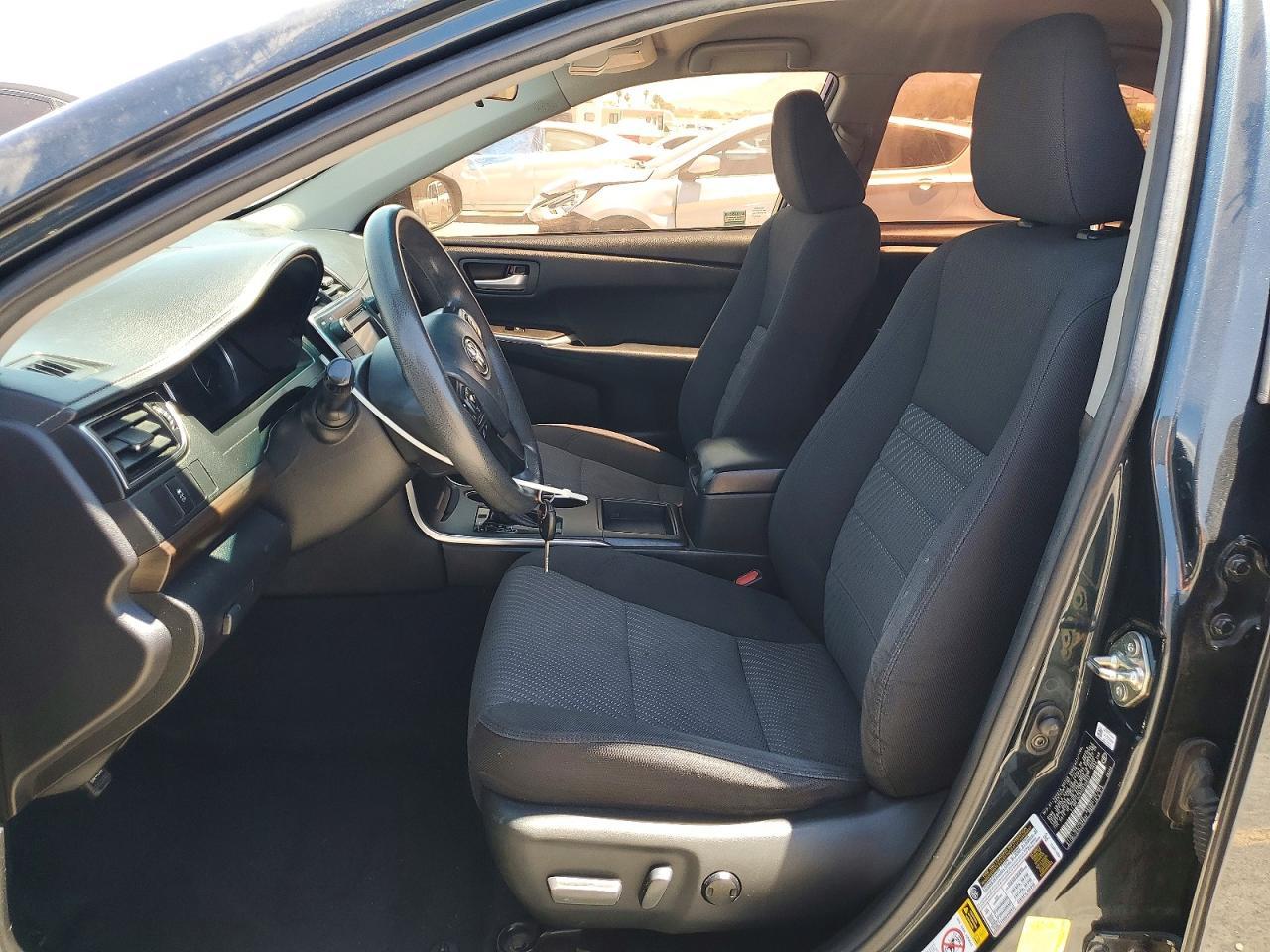 2016 Toyota Camry Le - zdjęcie 7