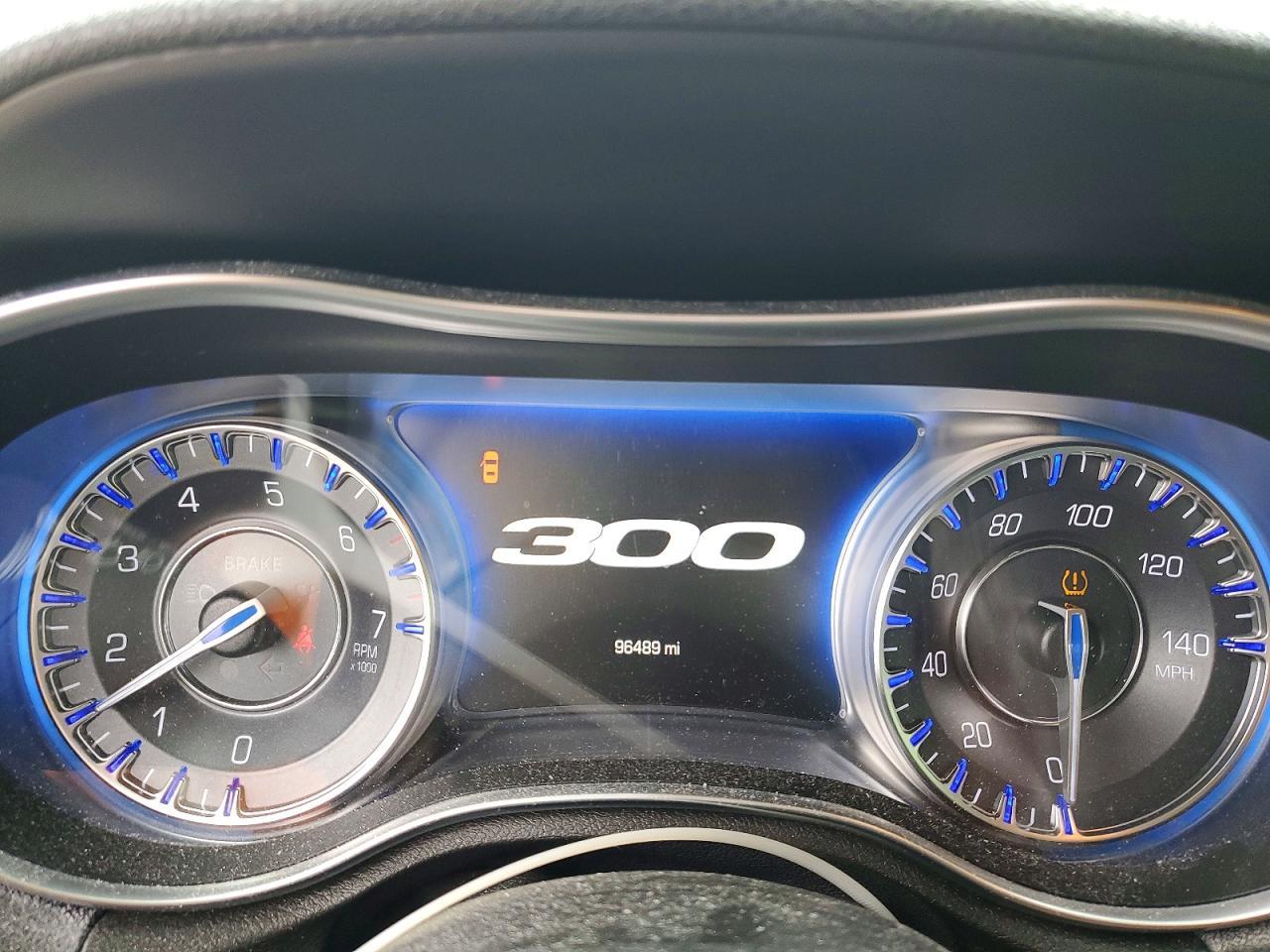 2016 Chrysler 300C - zdjęcie 9