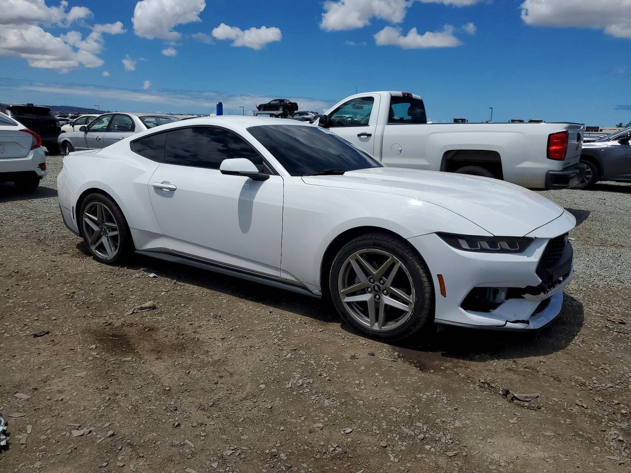2024 Ford Mustang - zdjęcie 4