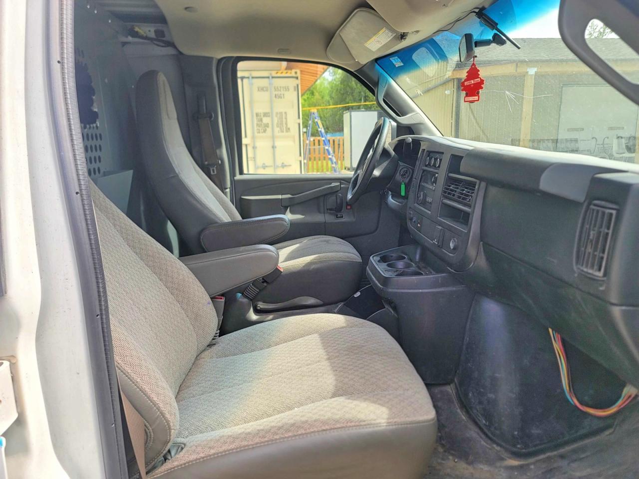 2017 GMC Savana G2500 - zdjęcie 5