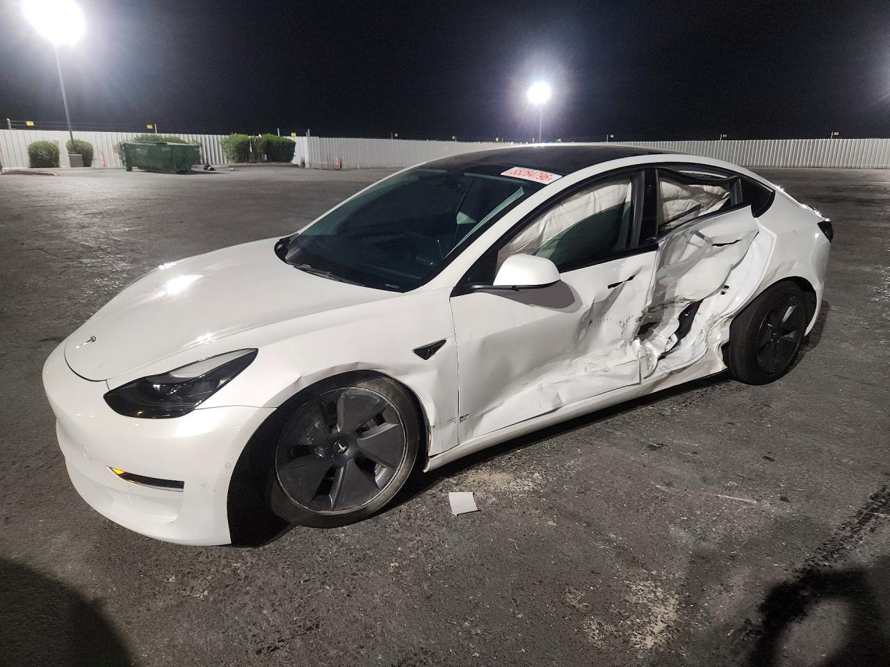 2022 Tesla Model 3 - zdjęcie główne