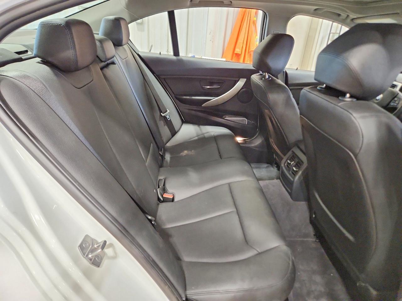 2015 BMW 320 I xDrive - zdjęcie 10