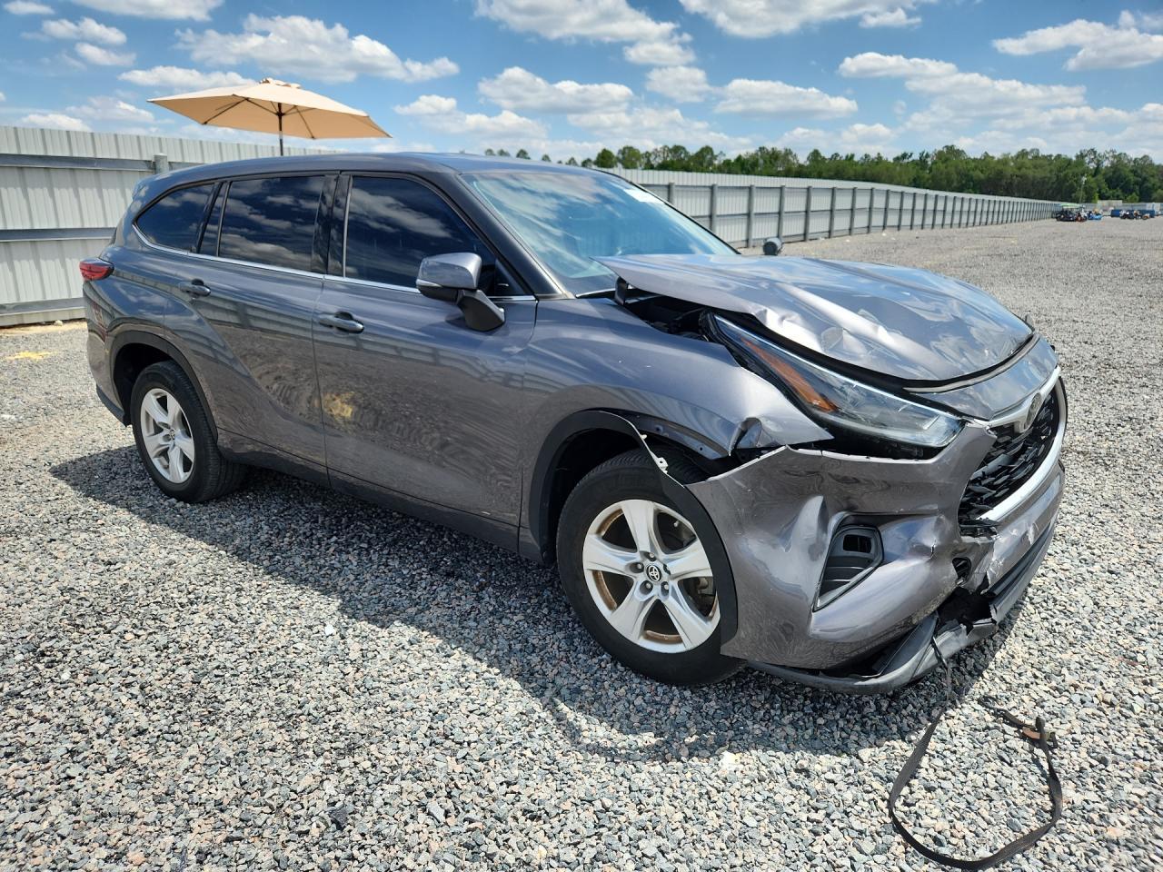 2021 Toyota Highlander Le - zdjęcie 4