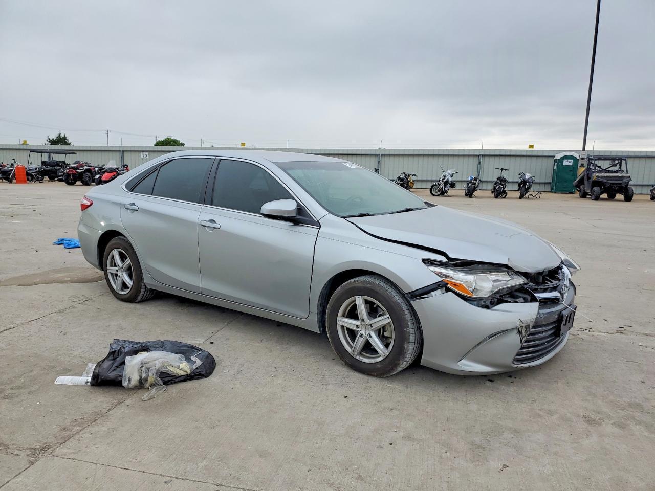 2015 Toyota Camry Le - zdjęcie 4