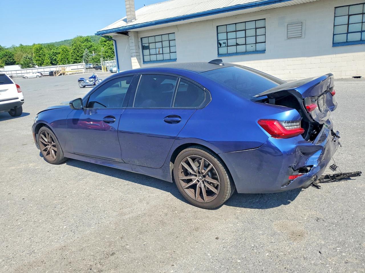2020 BMW Seria 3 330i - zdjęcie 2