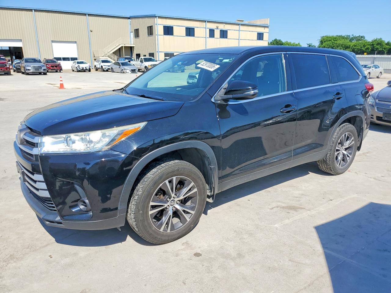 2019 Toyota Highlander Le - zdjęcie główne