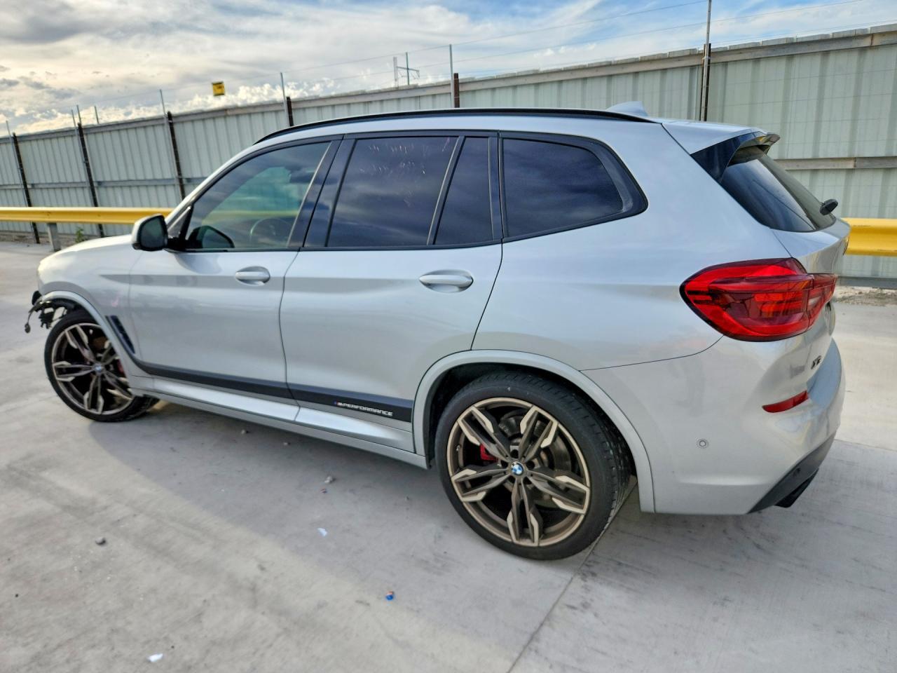 2021 BMW X3 xDrivem40I - zdjęcie 2