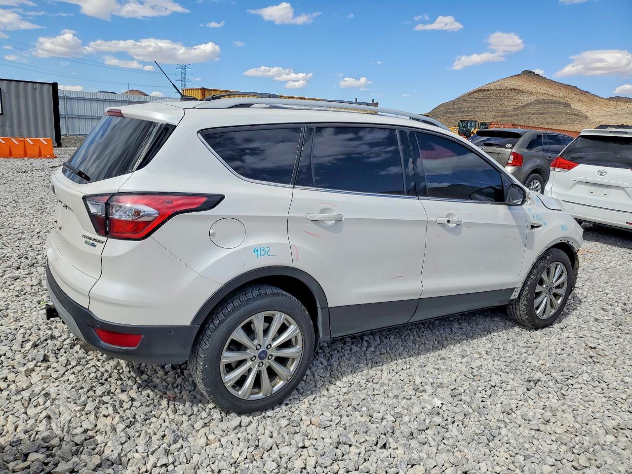 2017 Ford Escape Titanium - zdjęcie 3