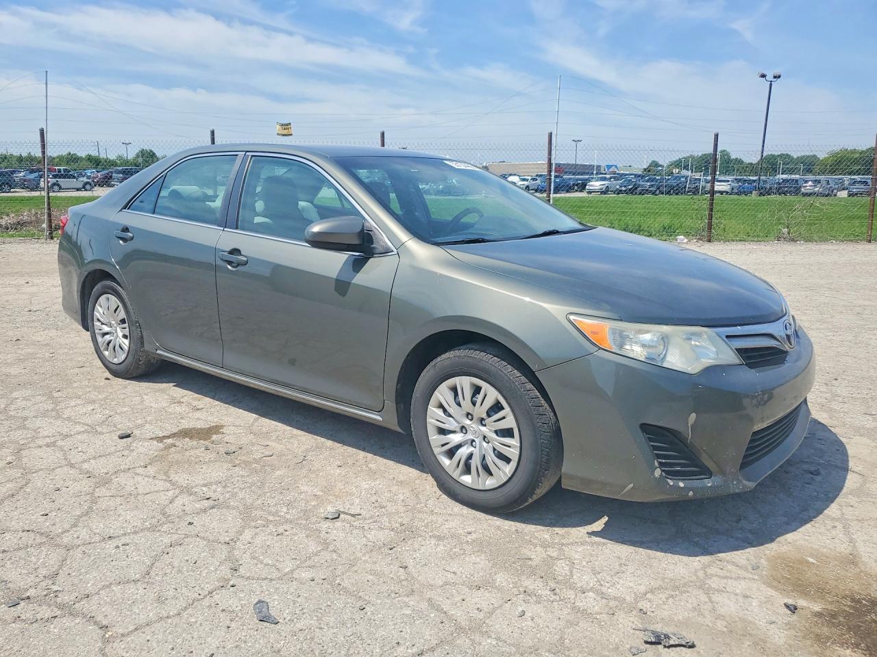 2013 Toyota Camry Le - zdjęcie 4