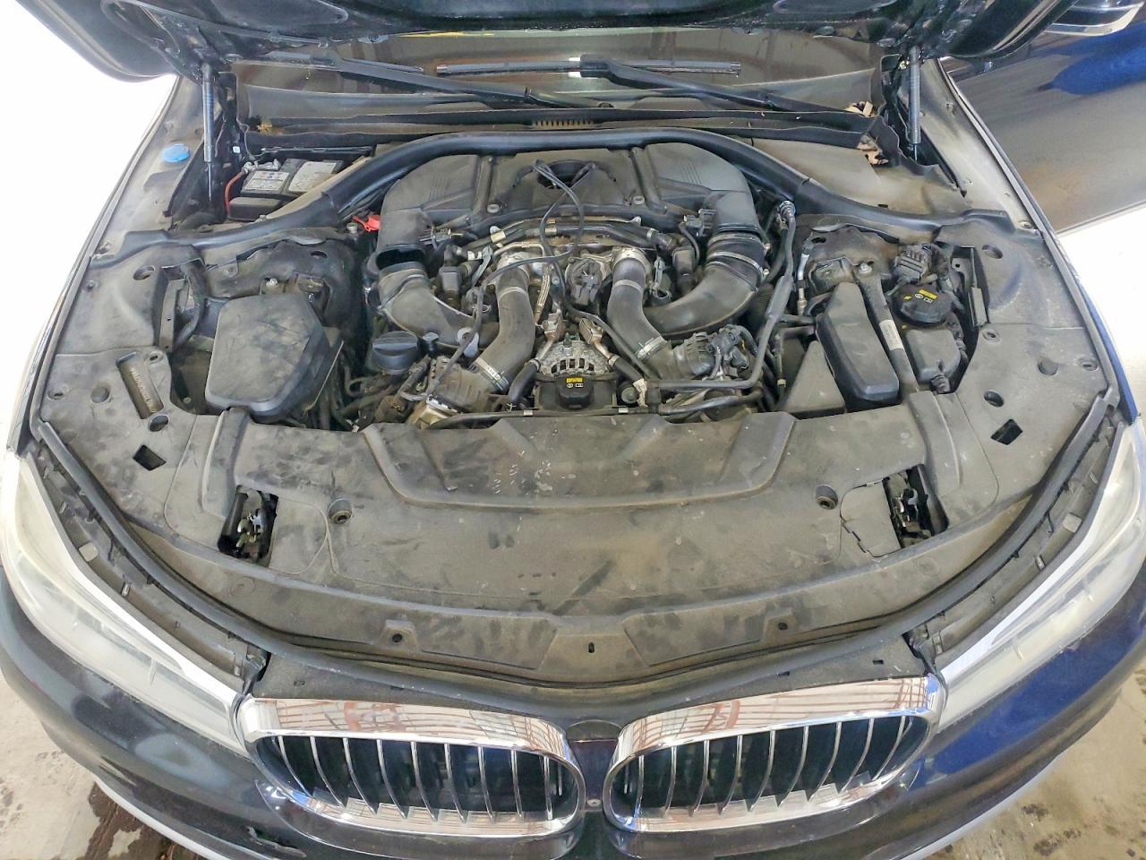 2016 BMW 750 I - zdjęcie 11