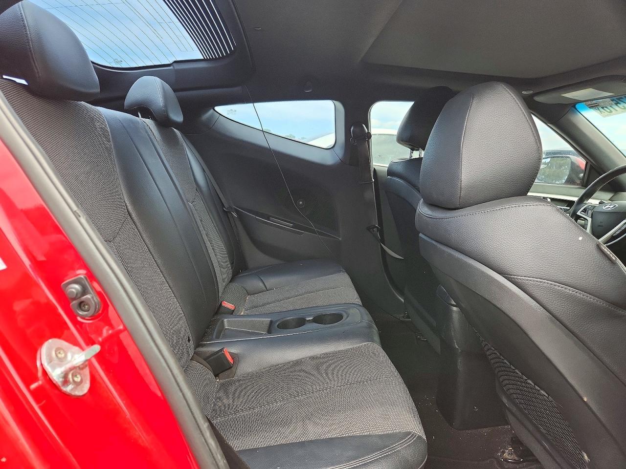 2016 Hyundai Veloster Base - zdjęcie 10