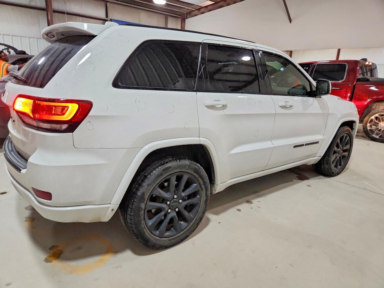 2018 Jeep Grand Cherokee Laredo - zdjęcie 3