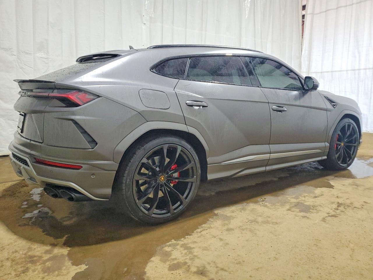 2022 Lamborghini Urus - zdjęcie 3