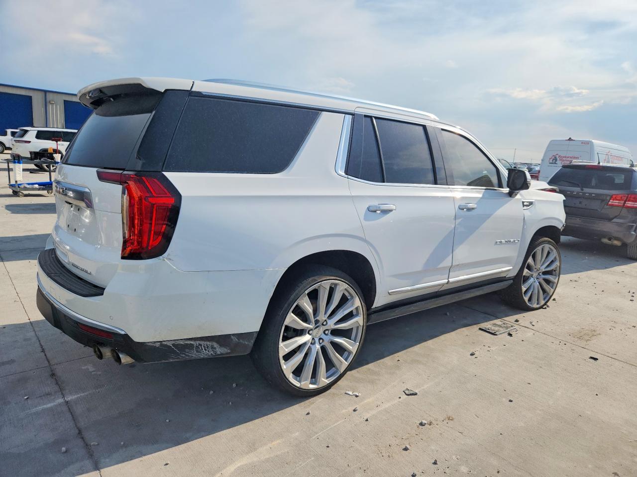 2021 GMC Yukon Denali - zdjęcie 3