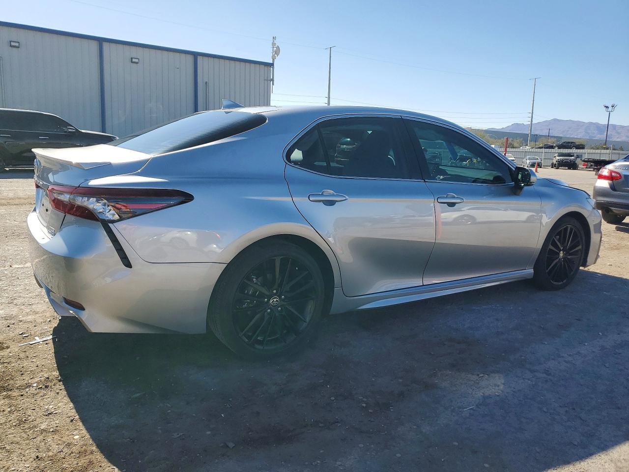2024 Toyota Camry Xse - zdjęcie 3