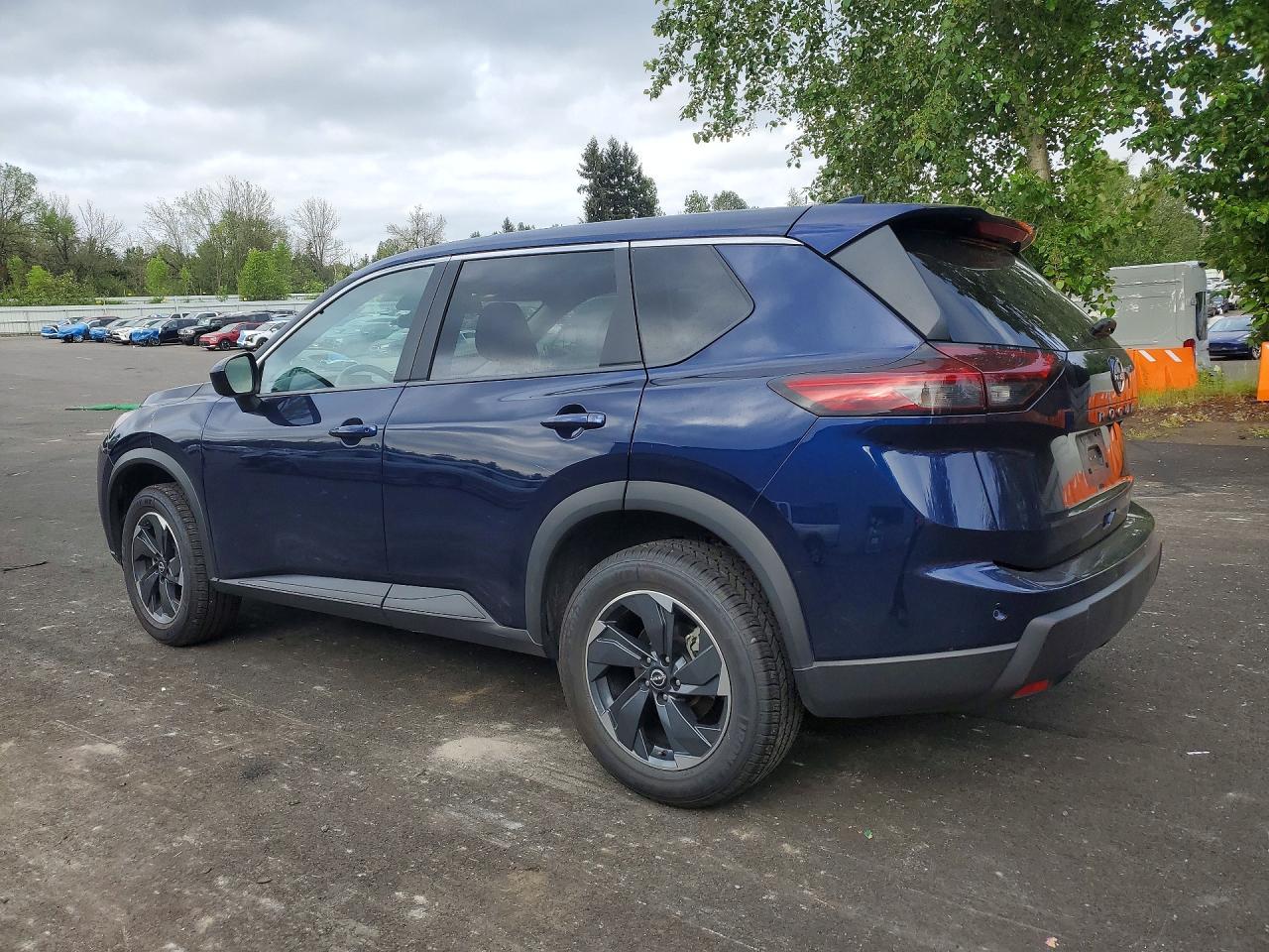 2025 Nissan Rogue Sv - zdjęcie 2