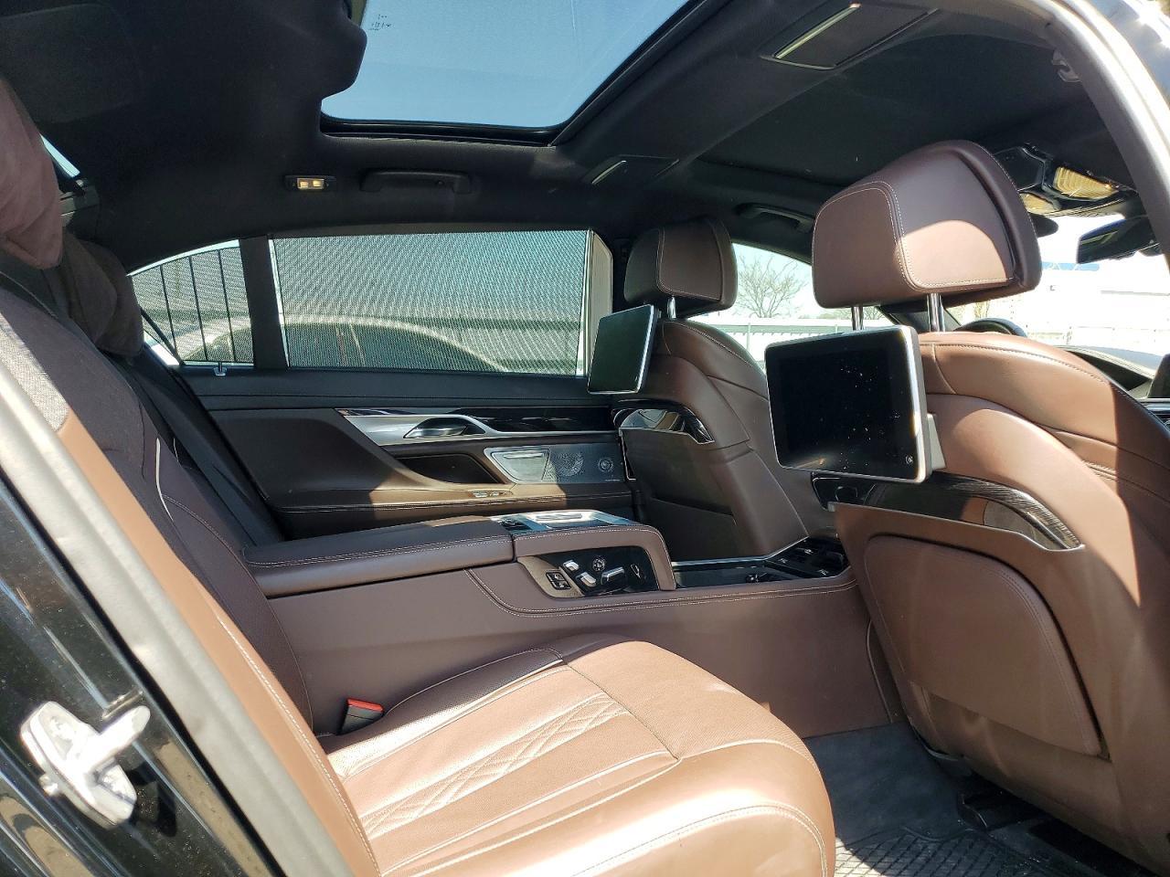 2018 BMW 750 Xi - zdjęcie 10