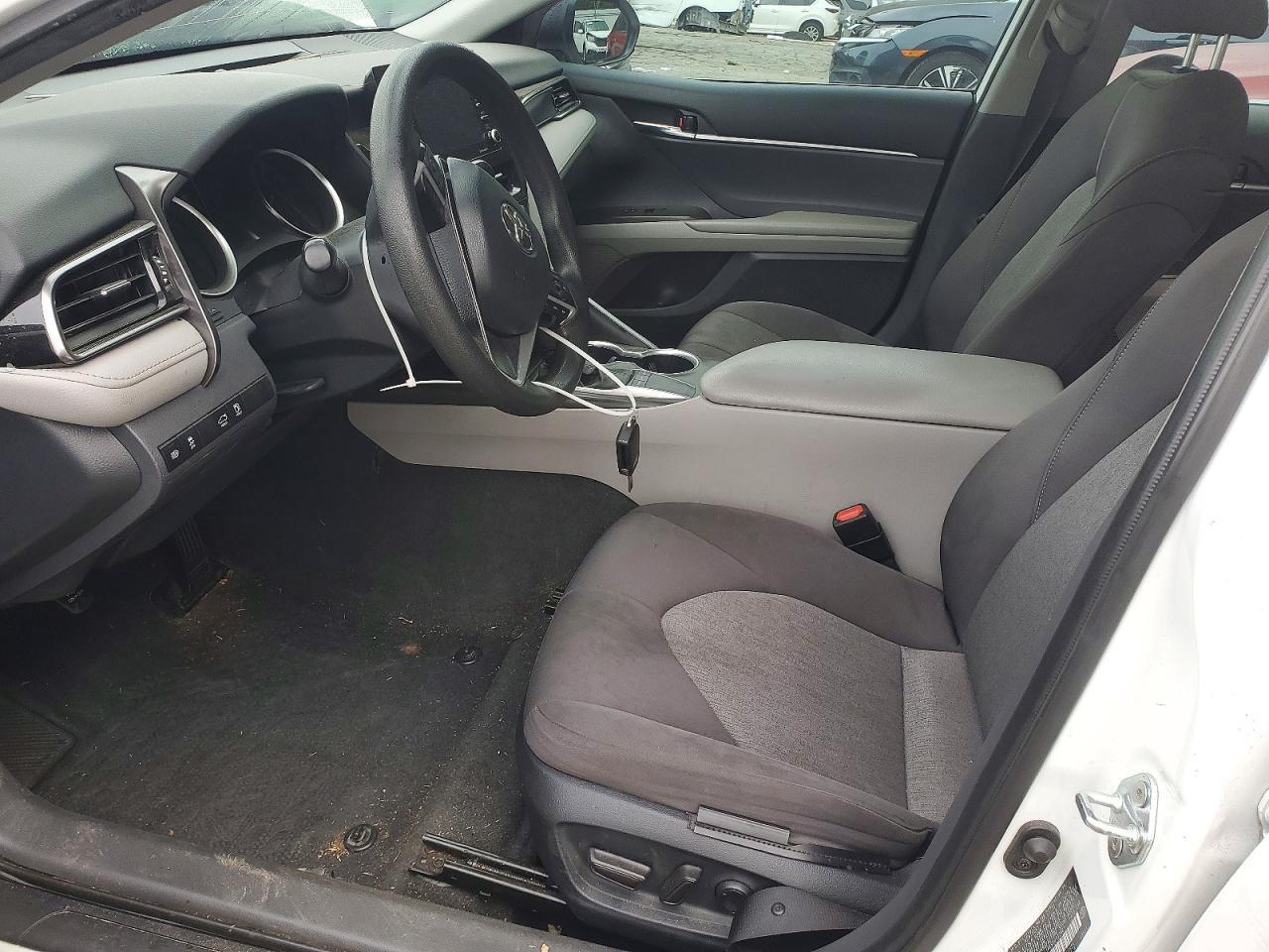 2023 Toyota Camry Le - zdjęcie 7