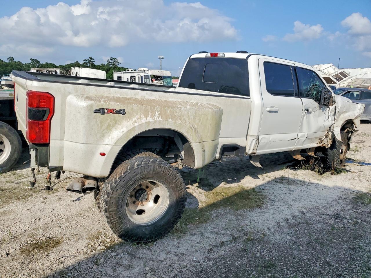2023 Ford F350 Super Duty - zdjęcie 3