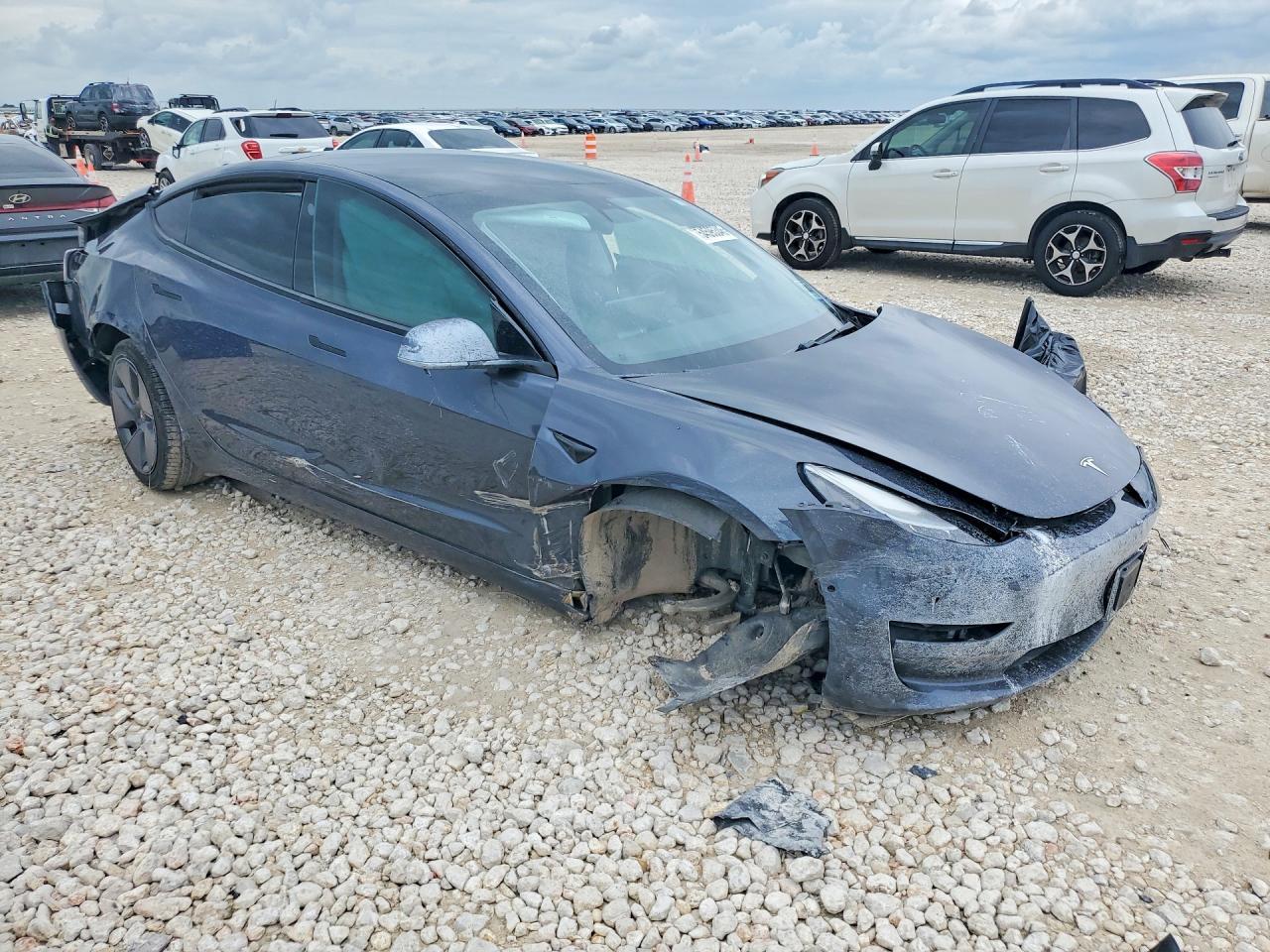 2021 Tesla Model 3 - zdjęcie 4