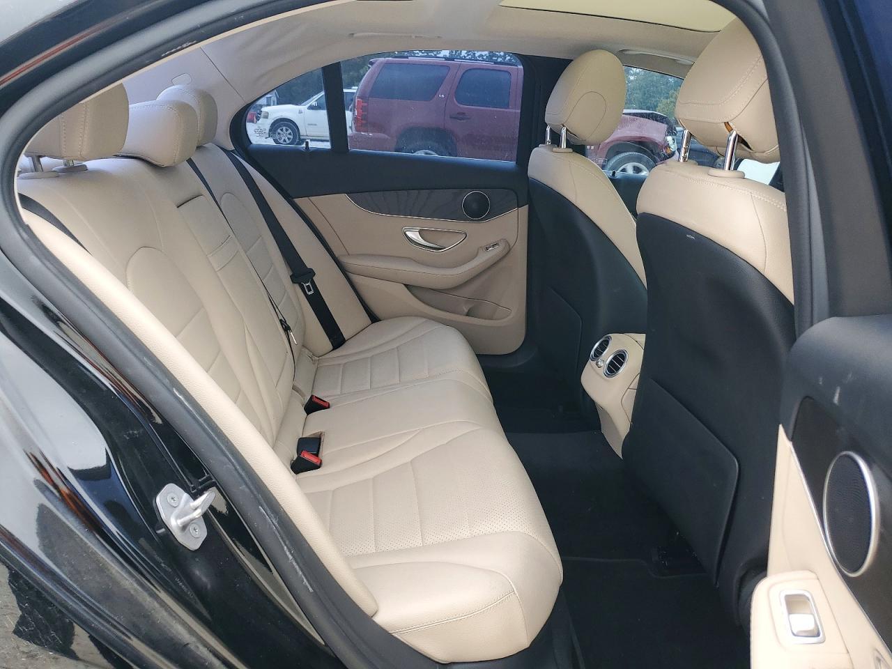 2016 Mercedes-Benz C 300 - zdjęcie 10