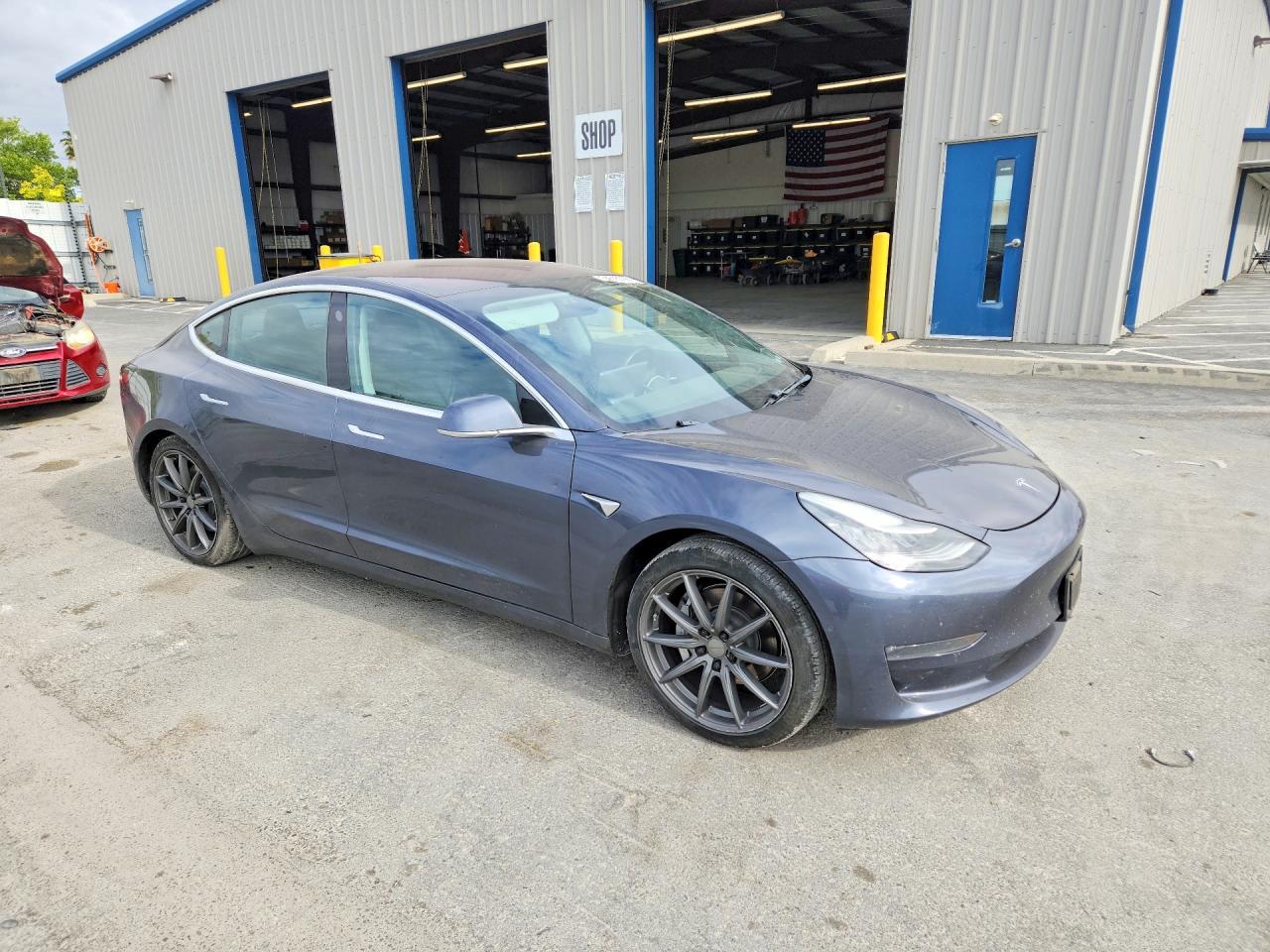 2018 Tesla Model 3 - zdjęcie 4