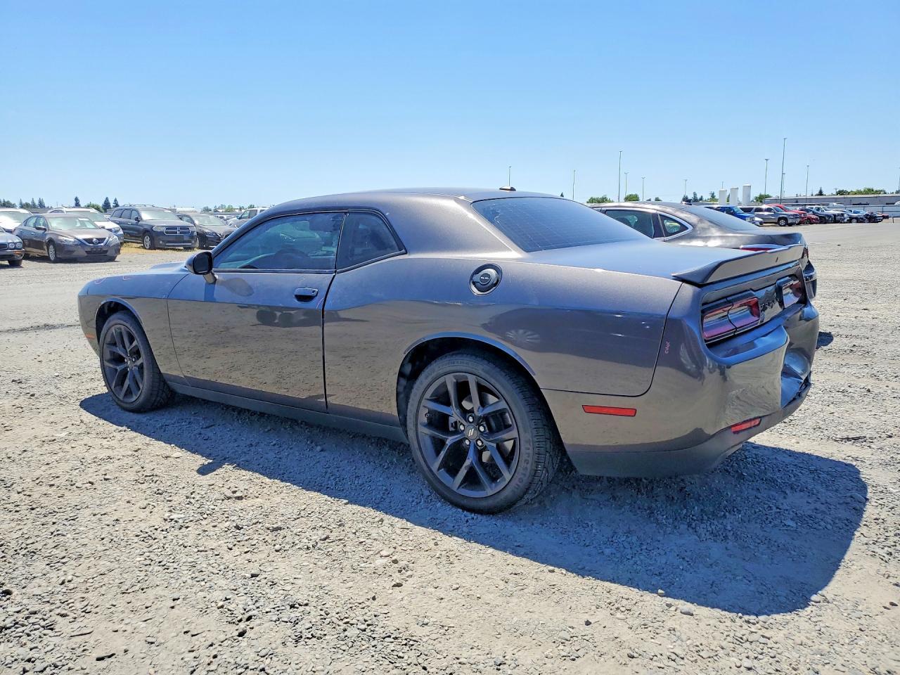 2022 Dodge Challenger Sxt - zdjęcie 2