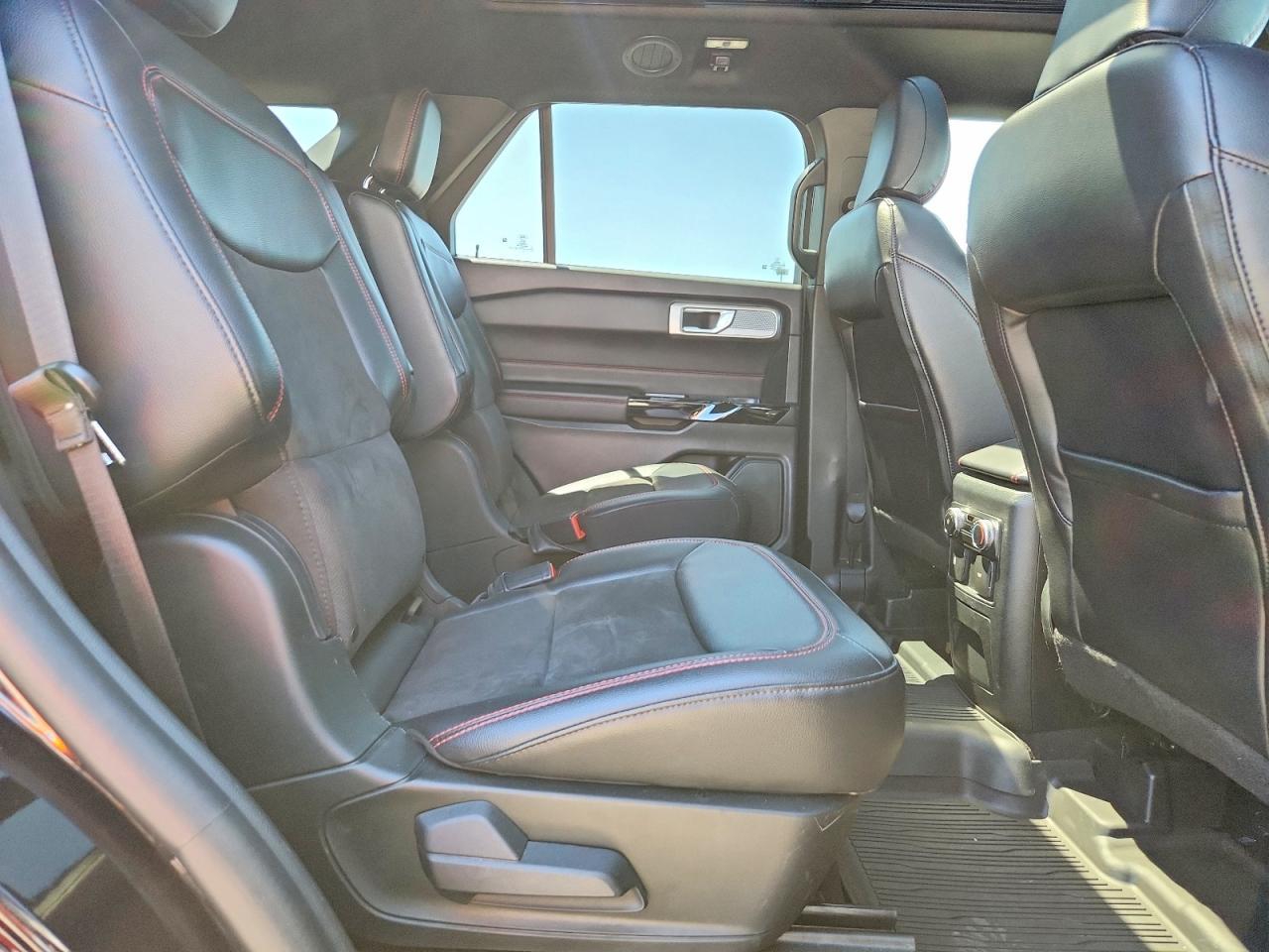 2023 Ford Explorer St-Line - zdjęcie 11