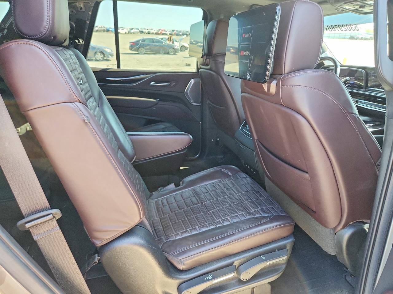 2022 Cadillac Escalade Sport Platinum - zdjęcie 11
